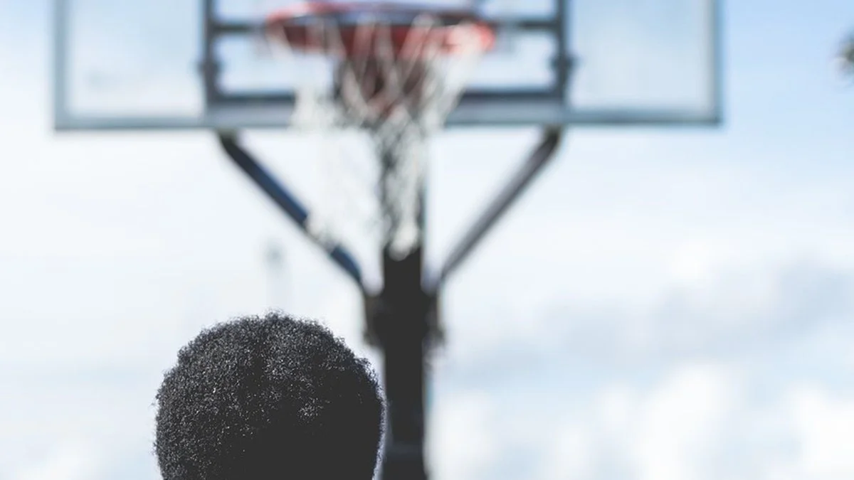 NBA休赛期十队博弈:规则变化与比赛管理新观察